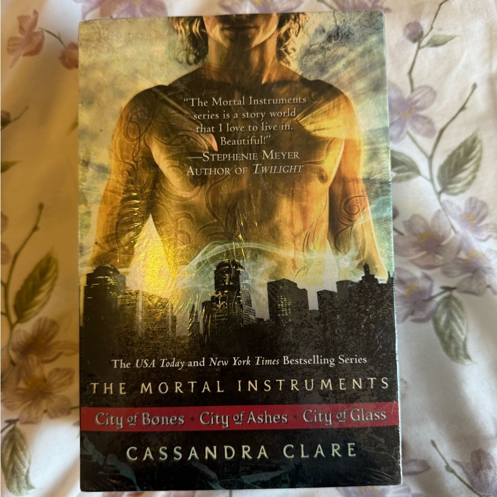 NEW! The Mortal Instruments Book Set by Cassandra Clare